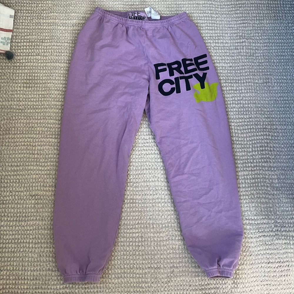 Light purple free city sweat pants